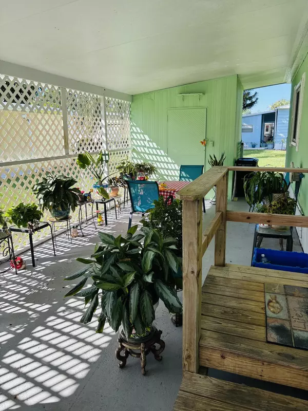 Port Saint Lucie, FL 34952,8 Montilla WAY