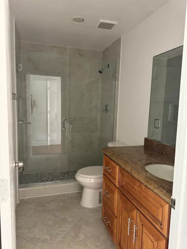 West Palm Beach, FL 33415,5328 Bosque LN 67