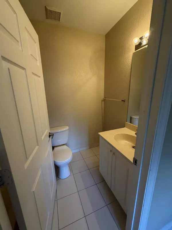 Riviera Beach, FL 33404,1992 Alamanda WAY