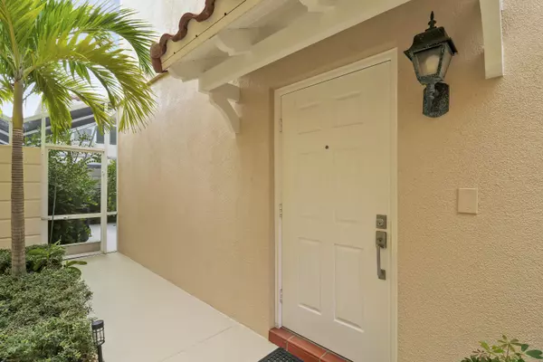 18 Tall Oaks CIR, Tequesta, FL 33469