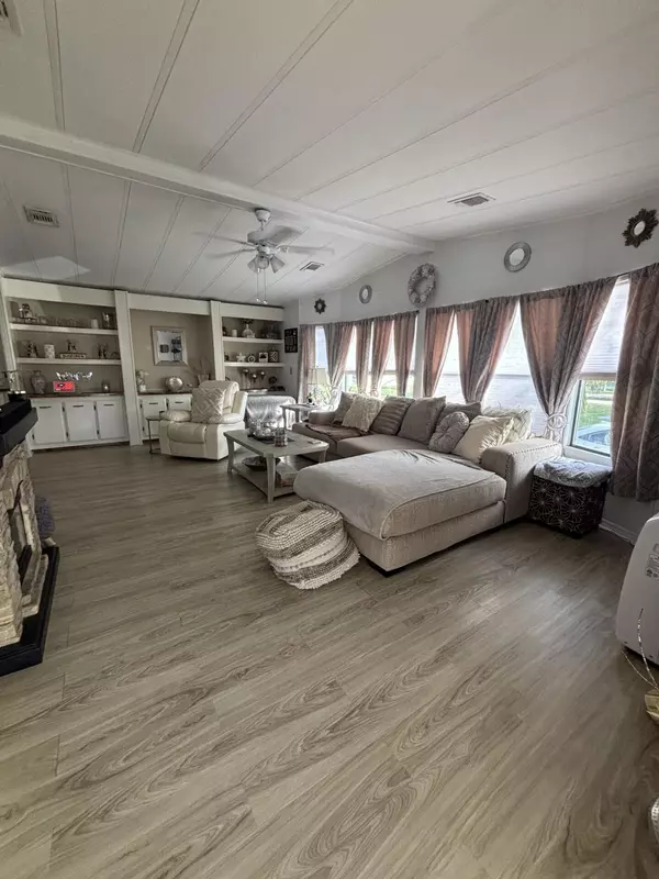 Port Saint Lucie, FL 34952,70 SE Spanish Way WAY