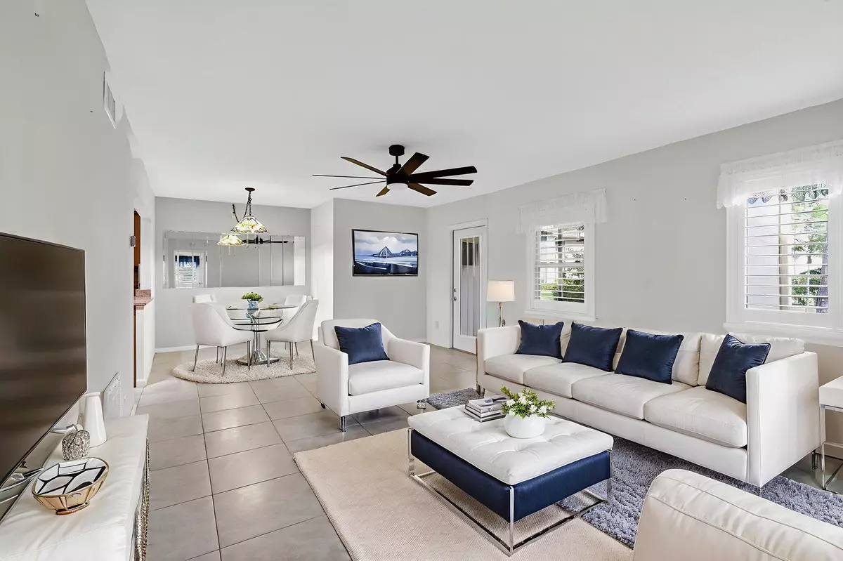 Greenacres, FL 33463,206 Pine Hov CIR C-1