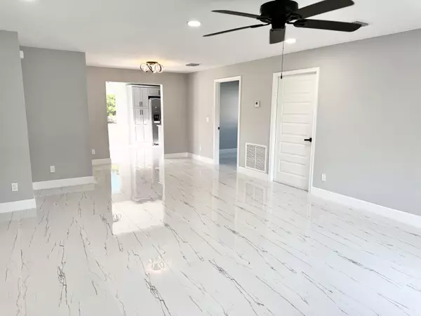 Fort Pierce, FL 34982,3432 Southern Pines DR