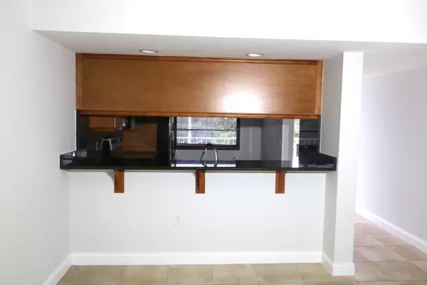 West Palm Beach, FL 33409,3507 Village BLVD 401