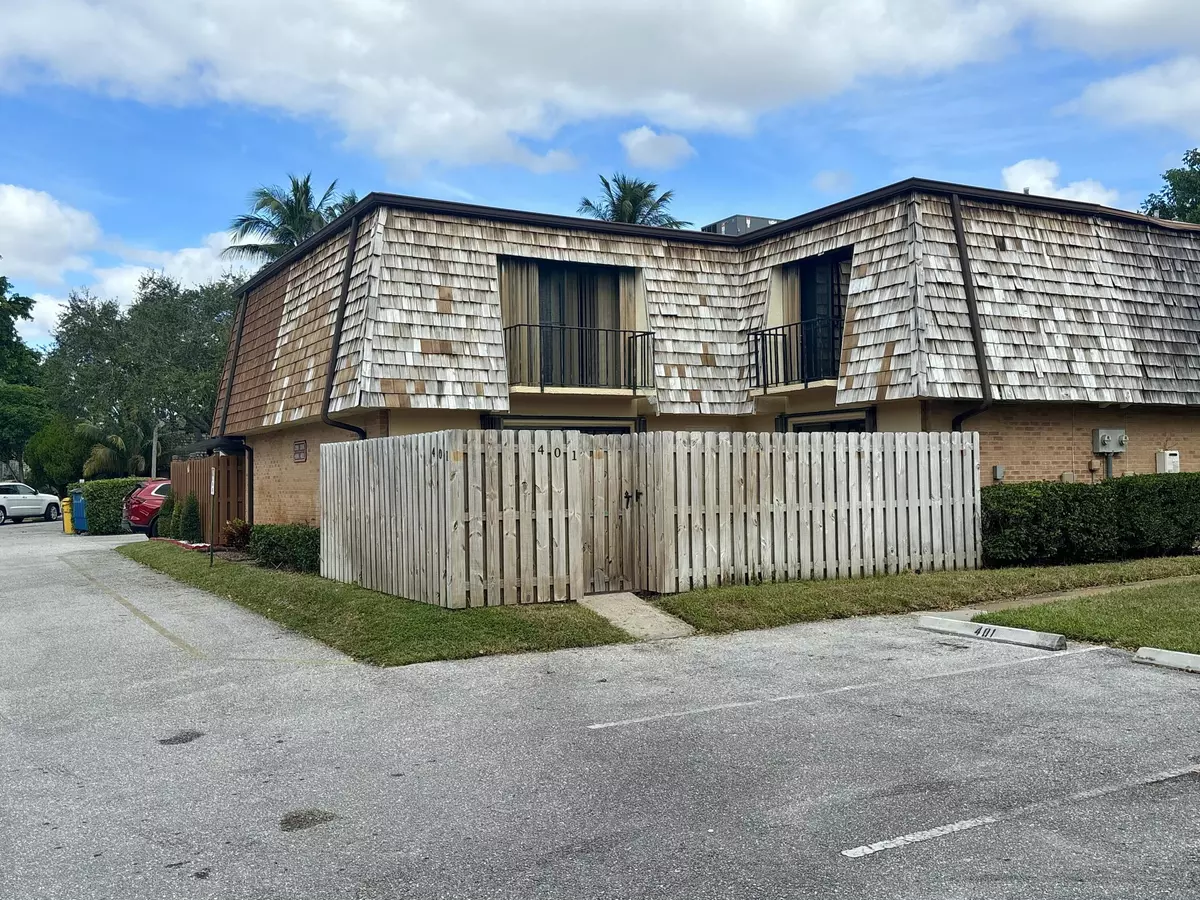 Palm Springs, FL 33461,401 Lake Arbor DR