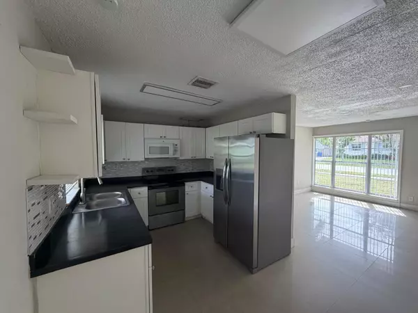 Fort Lauderdale, FL 33317,4511 SW 23rd ST