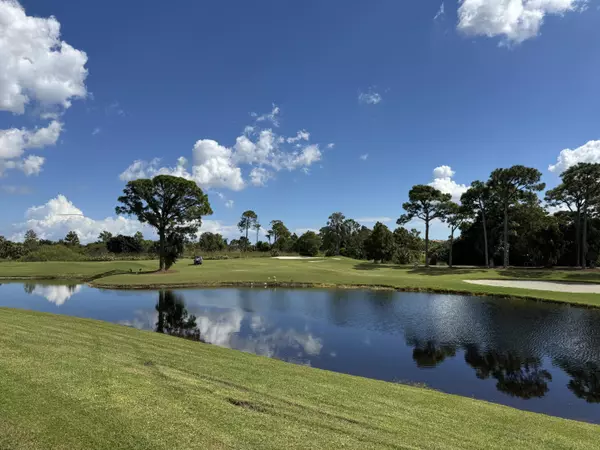 Port Saint Lucie, FL 34984,121 SE San Priverno