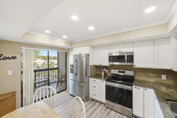 Fort Pierce, FL 34951,9430 Meadowood DR 205