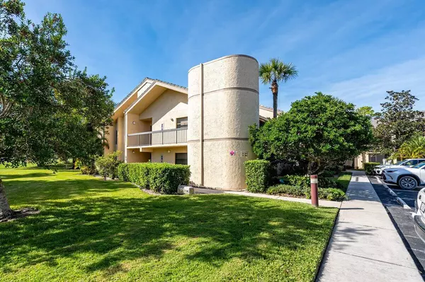 Fort Pierce, FL 34951,9430 Meadowood DR 205