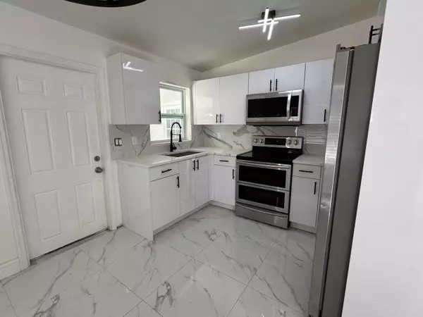 Fort Pierce, FL 34982,508 Palm AVE A