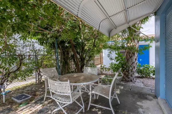 Lake Worth Beach, FL 33460,1002 15th AVE