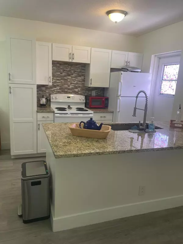 Boynton Beach, FL 33426,1117 Lake TER F-207