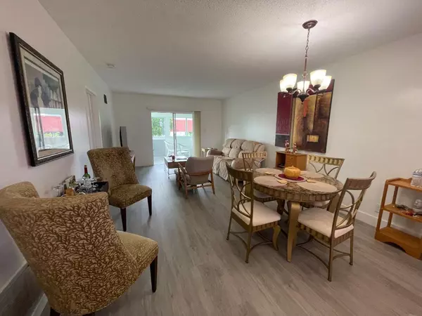 1117 Lake TER F-207, Boynton Beach, FL 33426