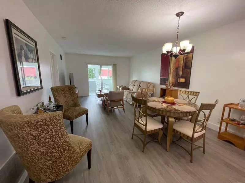 1117 Lake TER F-207, Boynton Beach, FL 33426