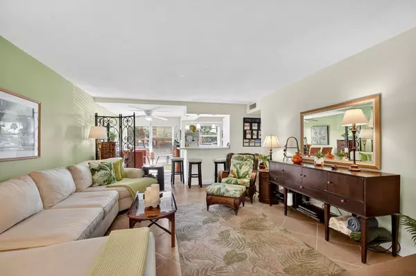 West Palm Beach, FL 33417,7 Golfs Edge D