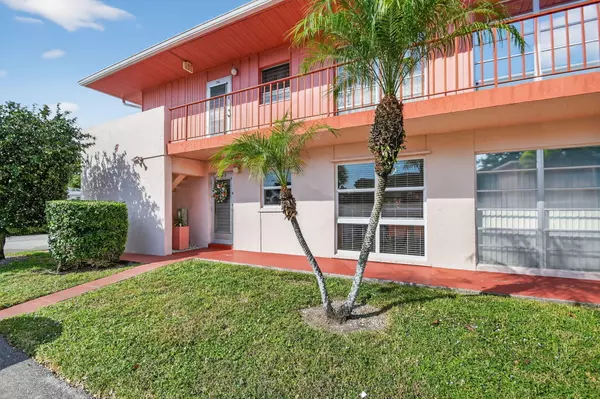 7 Golfs Edge D, West Palm Beach, FL 33417