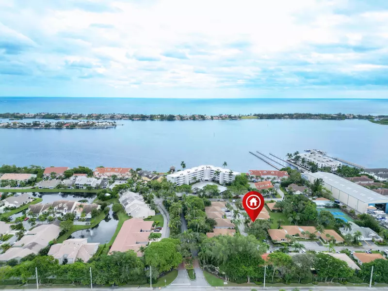 6 S Lakeshore DR, Hypoluxo, FL 33462