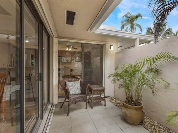 Hypoluxo, FL 33462,6 S Lakeshore DR