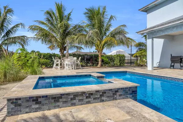 Port Saint Lucie, FL 34953,379 SW South Quick CIR