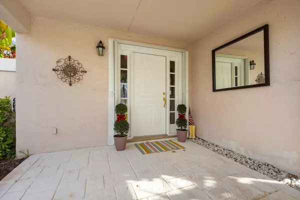 Palm Beach Gardens, FL 33418,54 Windsor LN