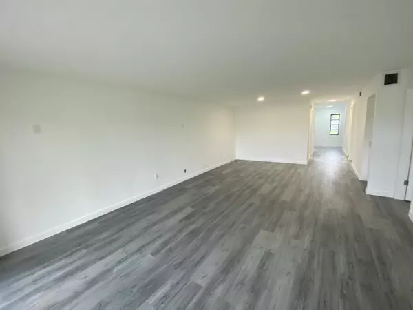 Boca Raton, FL 33433,21203 Largo CIR 15c