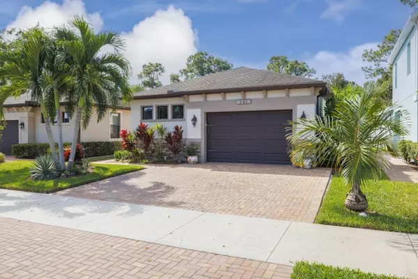 141 SE Via Visconti, Port Saint Lucie, FL 34952