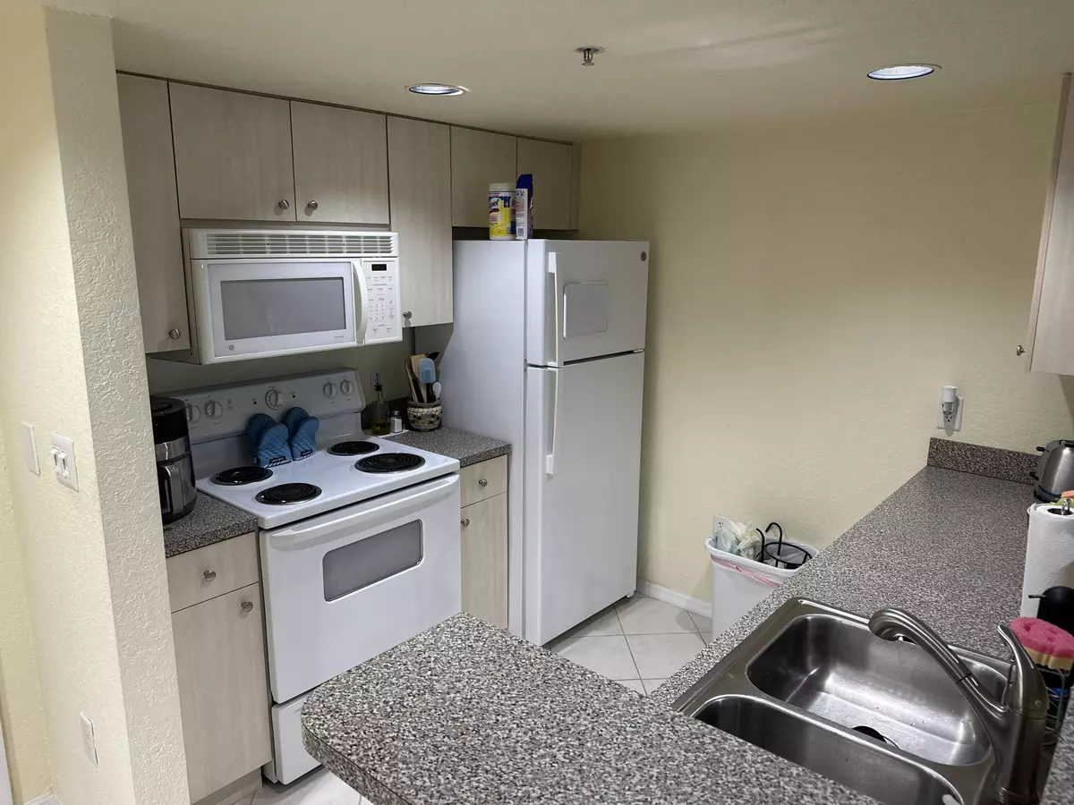 West Palm Beach, FL 33407,1801 N Flagler DR 538