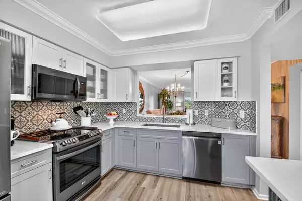 Boynton Beach, FL 33437,5777 Gemstone CT 407