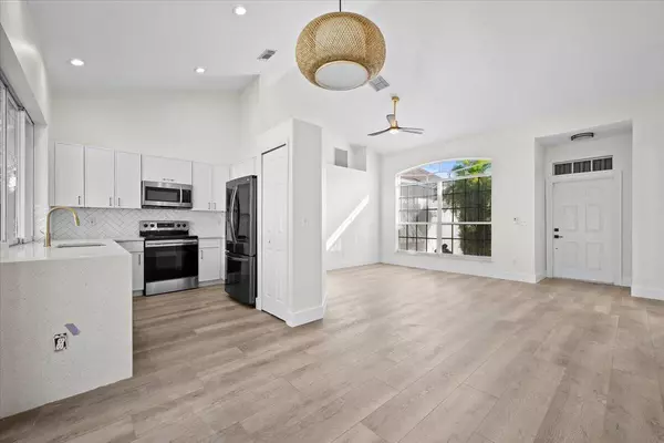 Port Saint Lucie, FL 34983,233 NE Glentry