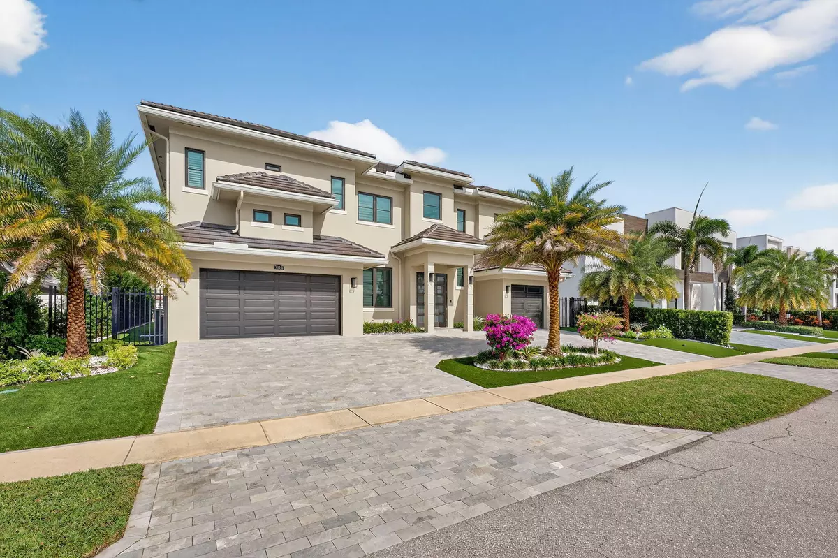 Boca Raton, FL 33487,785 NE 70th ST