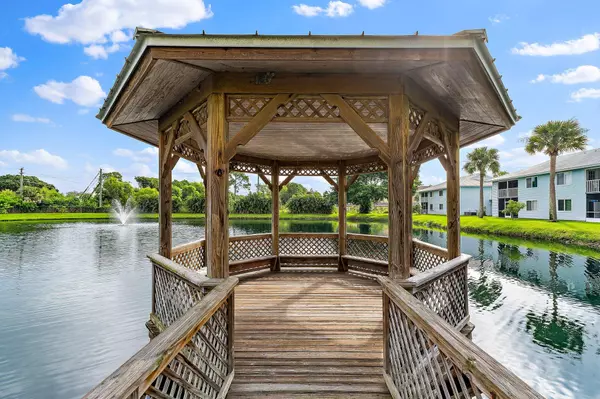 Port Saint Lucie, FL 34952,212 SE Village DR 212