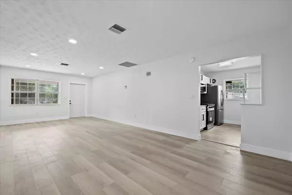 Lake Worth Beach, FL 33460,424 N B ST