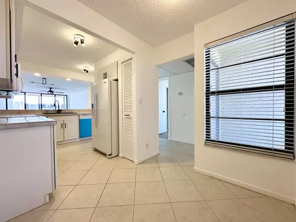 Boca Raton, FL 33432,9 Royal Palm WAY 4020