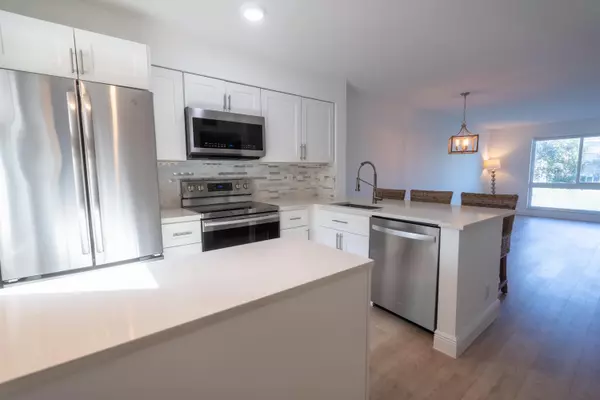 Pompano Beach, FL 33069,2108 S Cypress Bend DR 210