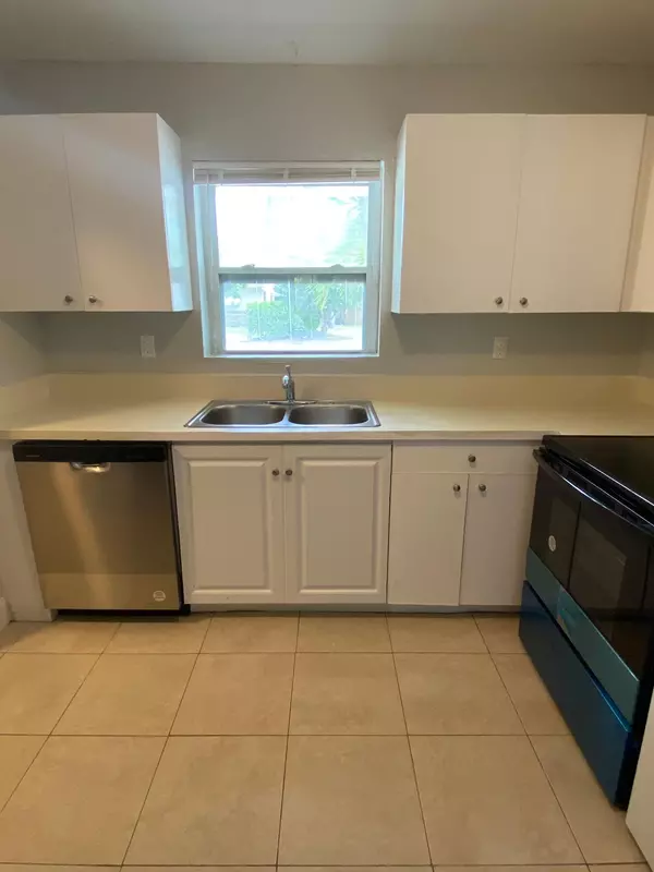 West Palm Beach, FL 33406,4327 Cocoanut RD