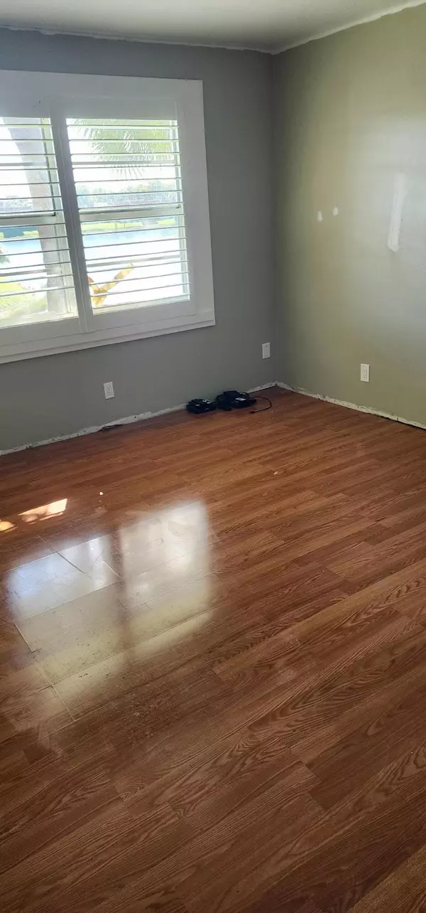 West Palm Beach, FL 33411,180 Lake Dora DR