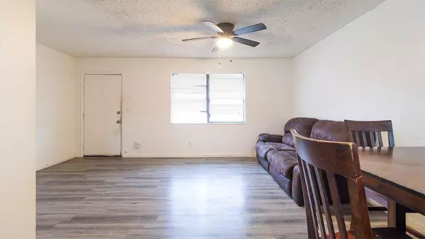 Fort Pierce, FL 34982,604 Roselyn AVE B