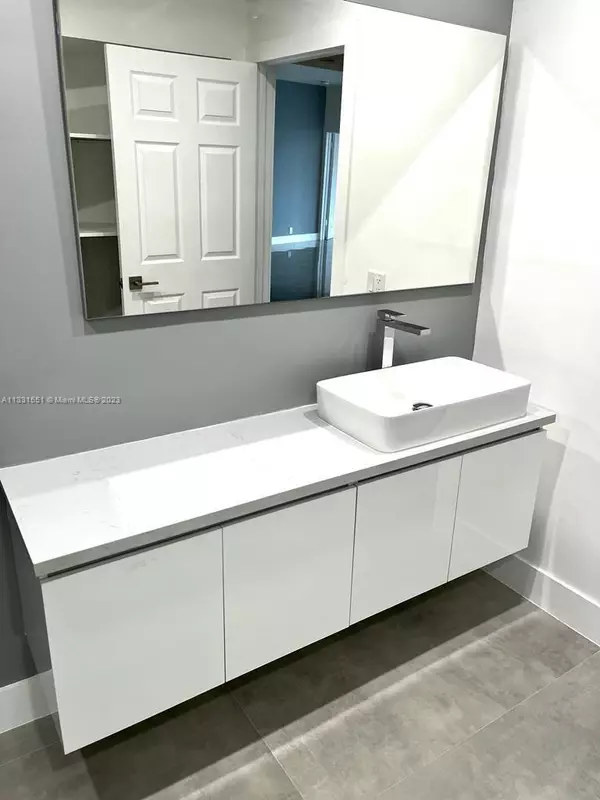 Aventura, FL 33180,3530 Mystic Pointe DR Ph08