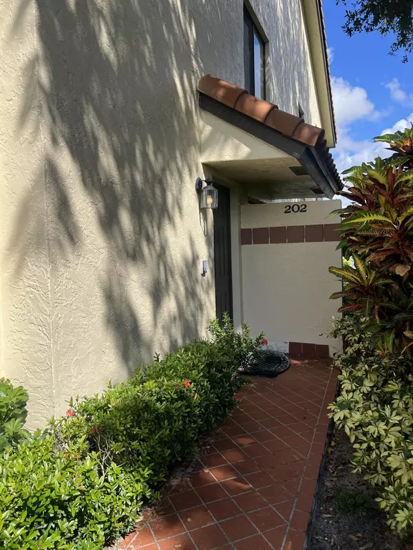 Boynton Beach, FL 33437,10399 S Circle Lake DR 202