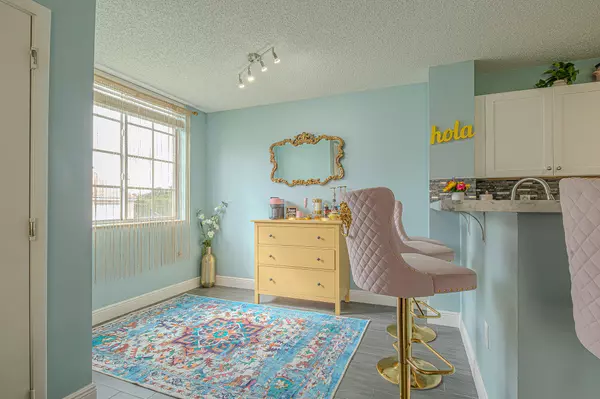 West Palm Beach, FL 33409,1755 Village BLVD 108