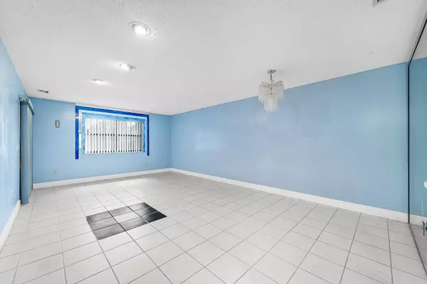 Royal Palm Beach, FL 33411,276 Beaver Dam CT