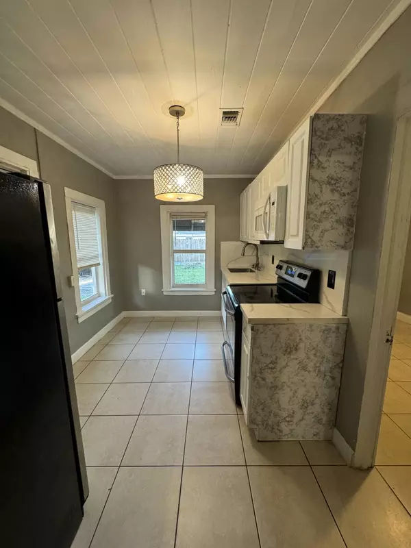 Lake Worth Beach, FL 33460,717 S B ST 715