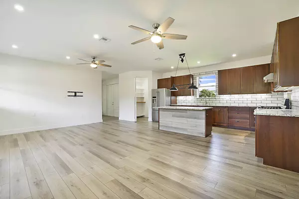 Boynton Beach, FL 33435,2510 N Lake DR