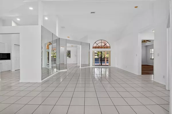 Royal Palm Beach, FL 33411,172 Monterey WAY