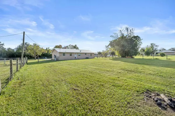 Okeechobee, FL 34972,7677 NW 90th CT