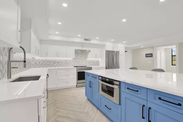 Juno Beach, FL 33408,911 Ocean DR 206