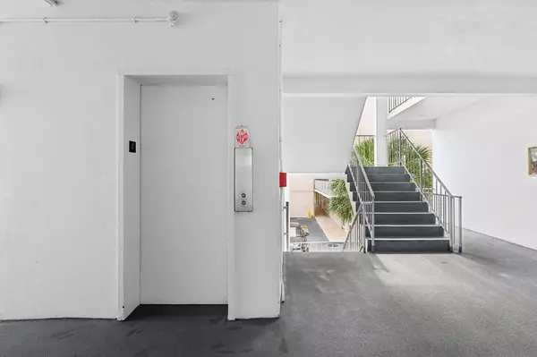 Lauderdale By The Sea, FL 33062,1461 S Ocean BLVD 204