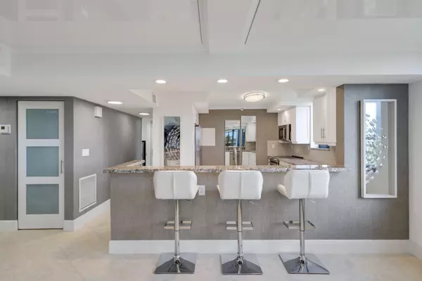 Highland Beach, FL 33487,3420 S Ocean BLVD 4z