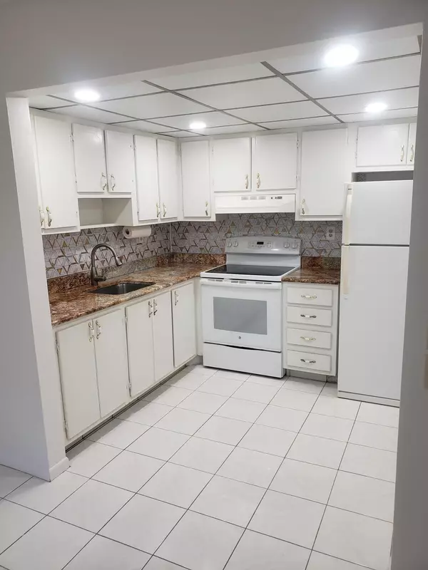 Delray Beach, FL 33484,688 Burgundy O