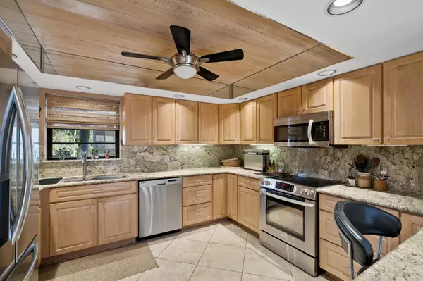 Stuart, FL 34994,415 NW North River DR 201